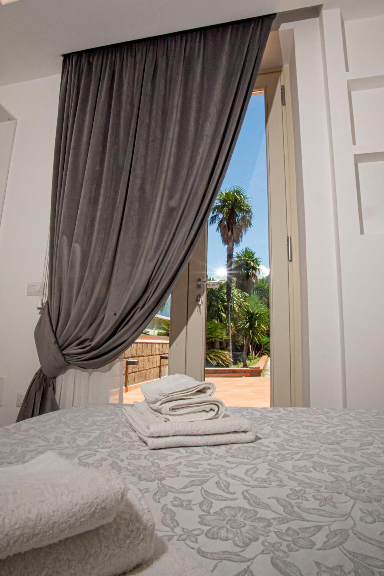 Forever Luxury Rooms Castellammare di Stabia Esterno foto